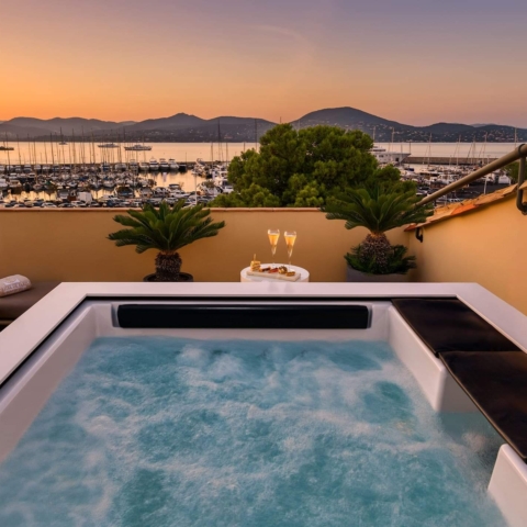 Spa dexterieur Hotel de Paris Saint Tropez ©Romeo Balancourt