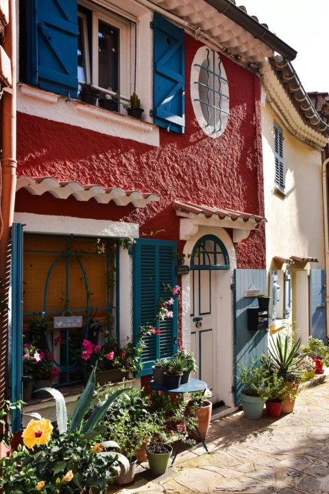 saint tropez brick house green shutters